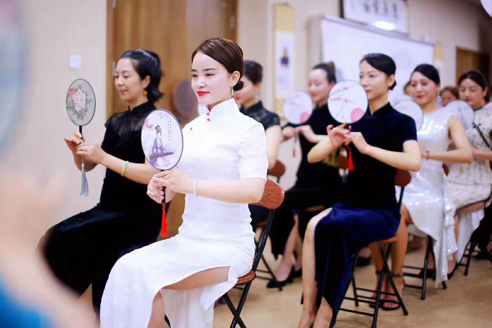 环球礼仪商学堂